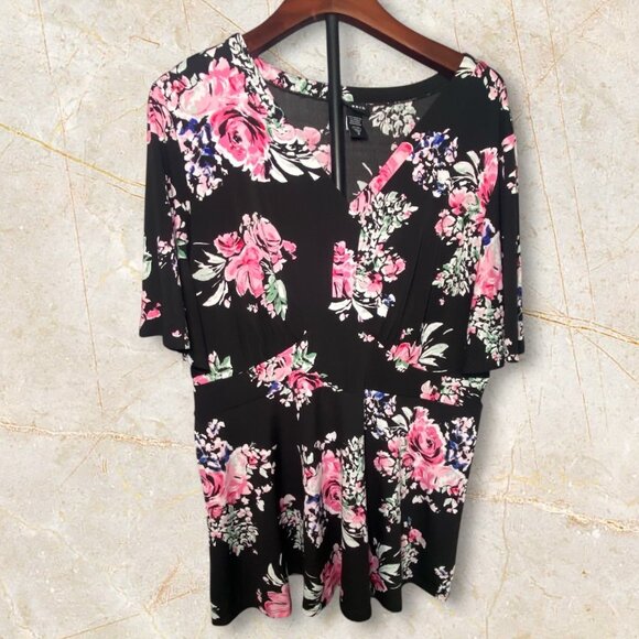 Torrid Babydoll Black Floral Short Sleeve Peplum Blouse Top Size 2 Stretchy - Picture 1 of 6